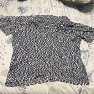 Women’s top from apt. 9